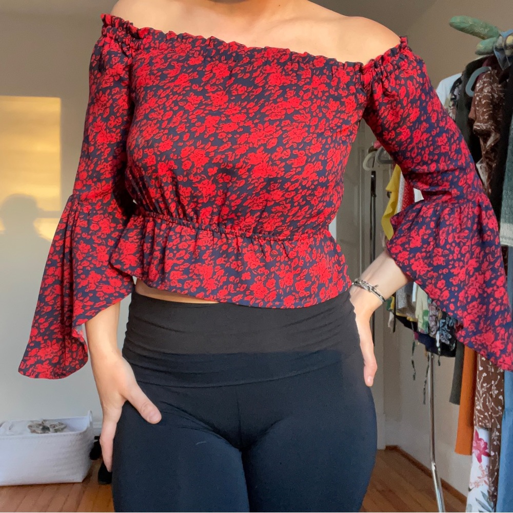 NWOT Flare Sleeves Express Top - Picture 7 of 9